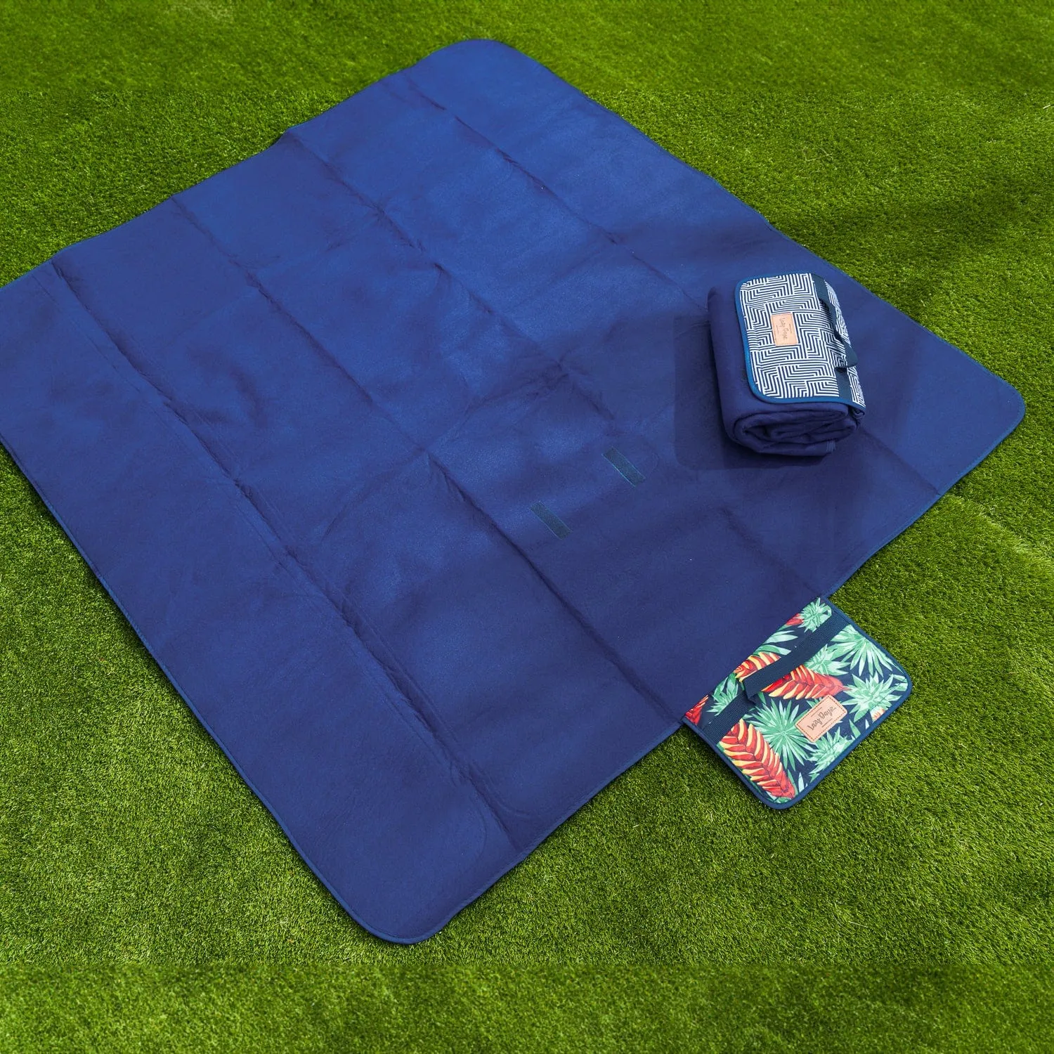 Mossman Lazy Dayz Fleece Picnic Rug with Water-Resistant Backing