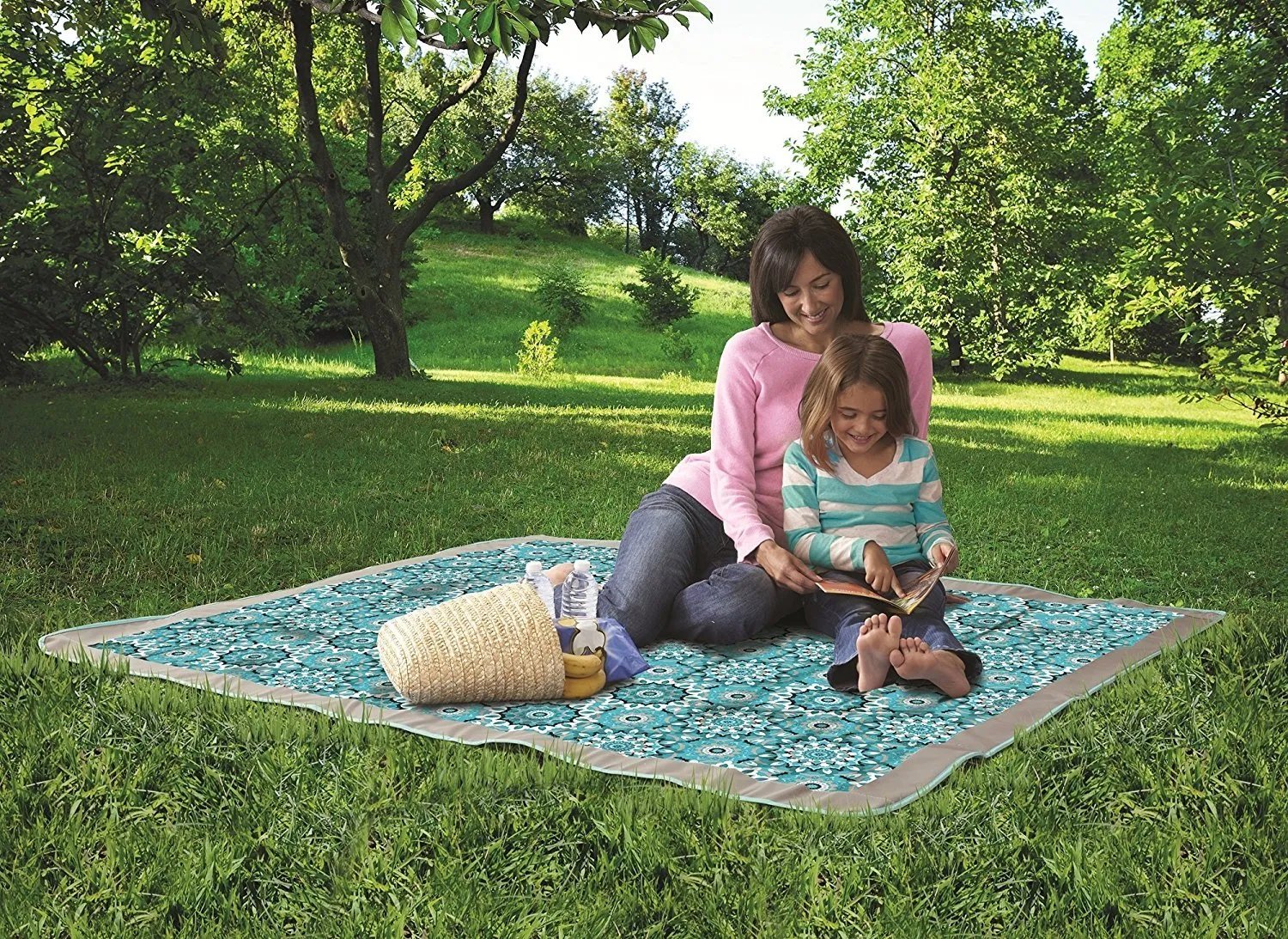 Lightspeed Outdoors Waterproof Folding Outdoor Blanket, 58 x 70-inch (Kaleidoscope Blue)